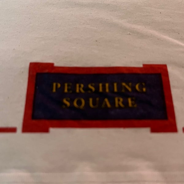 Foto diambil di Pershing Square Café oleh Giulio R. pada 10/8/2022