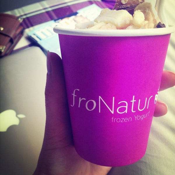 7/17/2013にKaty R.がmien fro&#39;Natur frozen Yogurtで撮った写真