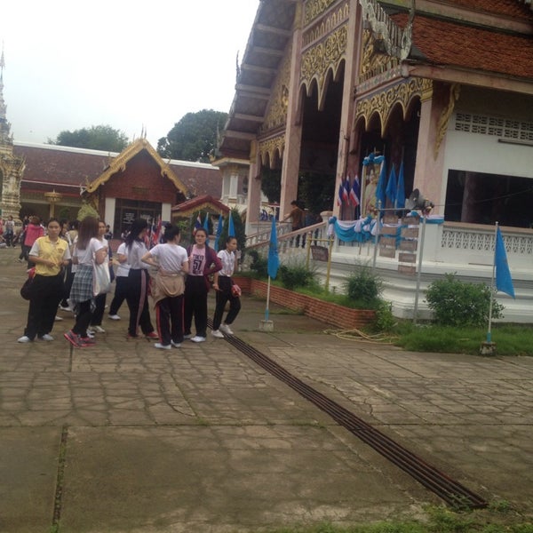 Photo taken at Wat Phra That Sadet by 🍈 on 8/15/2014
