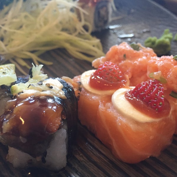 Photo taken at Itoshii sushi by Eric R. on 4/1/2016