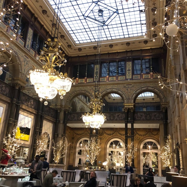 Foto tirada no(a) Hilton Paris Opéra por Sohee K. em 12/21/2019