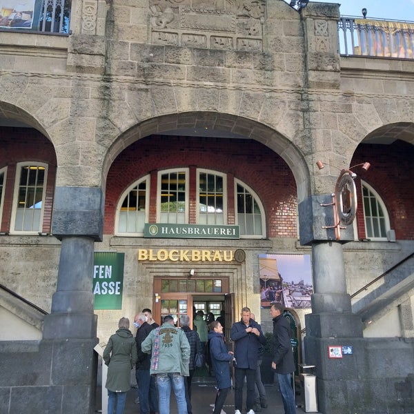 Foto diambil di Blockbräu oleh Big K. pada 10/10/2020