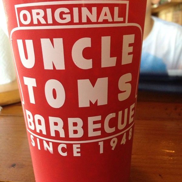 Das Foto wurde bei Original Uncle Tom&#39;s Barbecue von Arleyne E. am 7/27/2014 aufgenommen