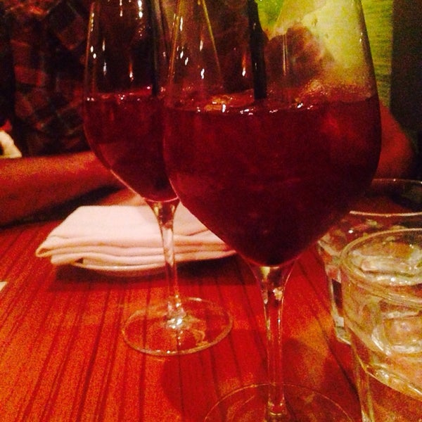 7/13/2014にRicky T.がCin-Cin Wine Barで撮った写真