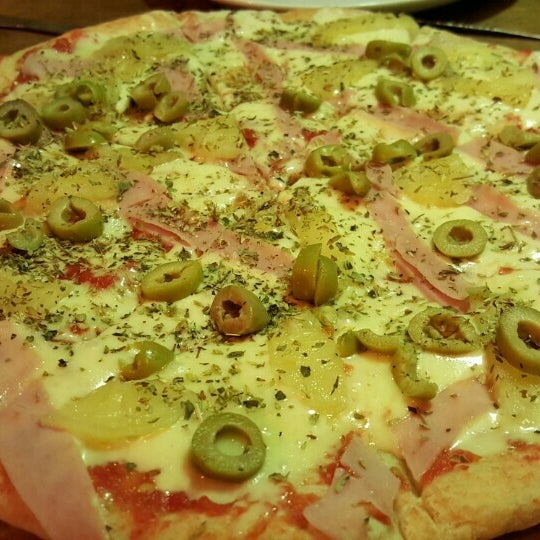 кафе бухара тюмень официальный сайт. пиццерия пандоры. пицца на белом фоне. пицца в белой калитве. роллы фарфор мегасет.