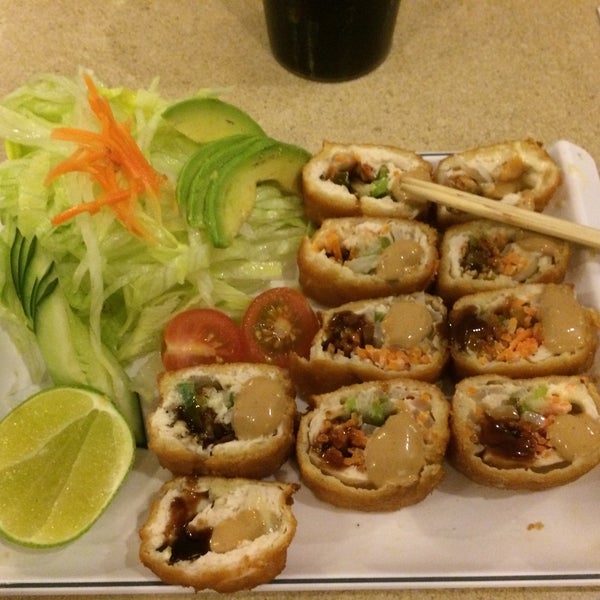 3/27/2015 tarihinde Lalo A.ziyaretçi tarafından Sushi Co'de çekilen fotoğraf