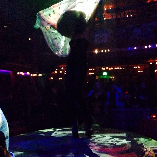 รูปภาพถ่ายที่ The ACT Nightclub Las Vegas โดย Zobi N. เมื่อ 7/25/2013