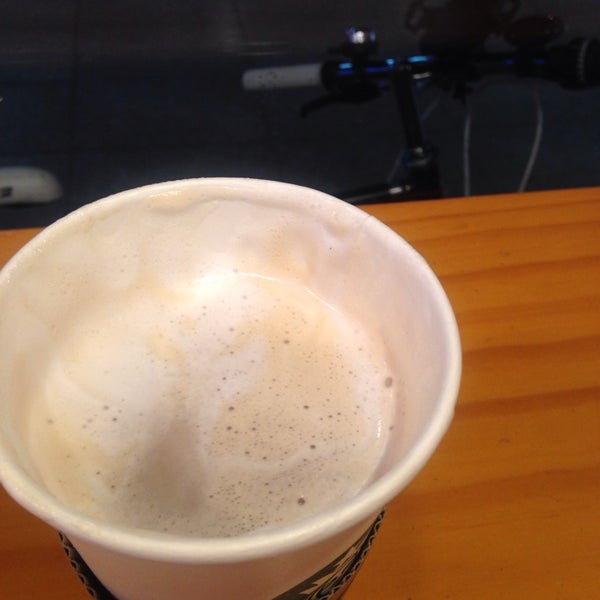 Das Foto wurde bei Starbucks von dipsy L. am 8/25/2014 aufgenommen