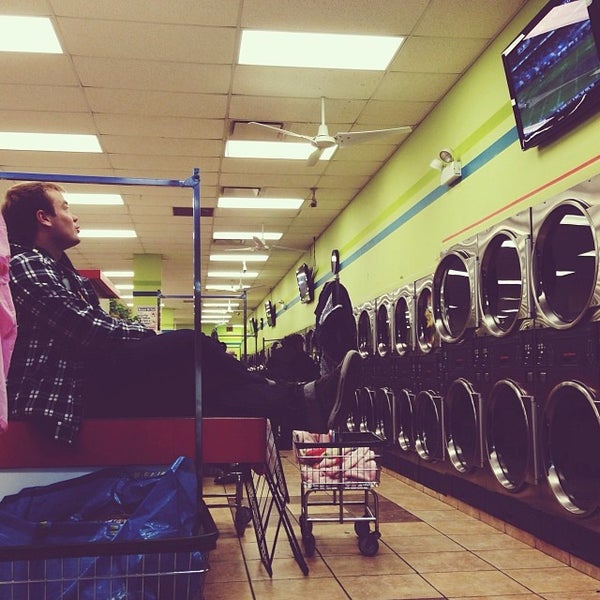 Photo prise au Big Coin Laundry par Anna P. le11/17/2013