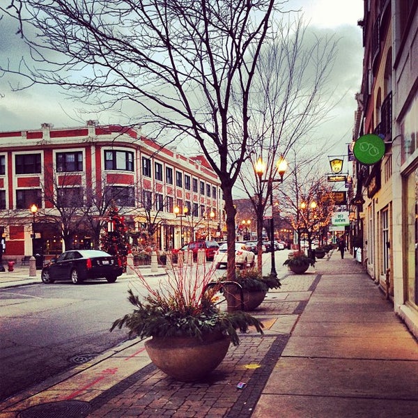 Photos at Lincoln Square (Giddings Plaza) Ravenswood 26 tips from