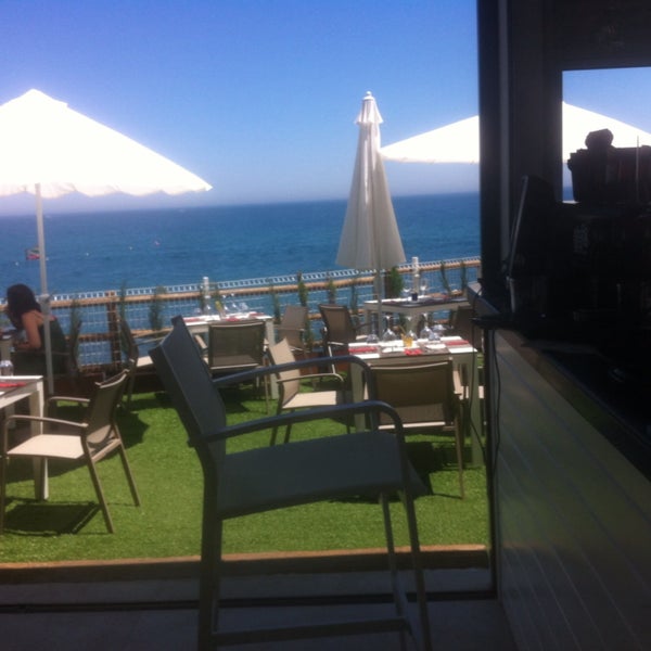 Amazing location with spectacular views. Good food, mid price & the best service.