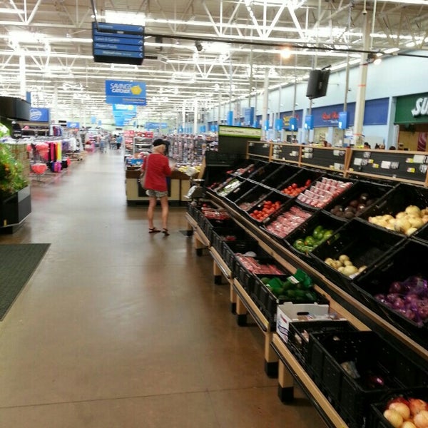 Walmart Supercenter Streetsboroの大型店