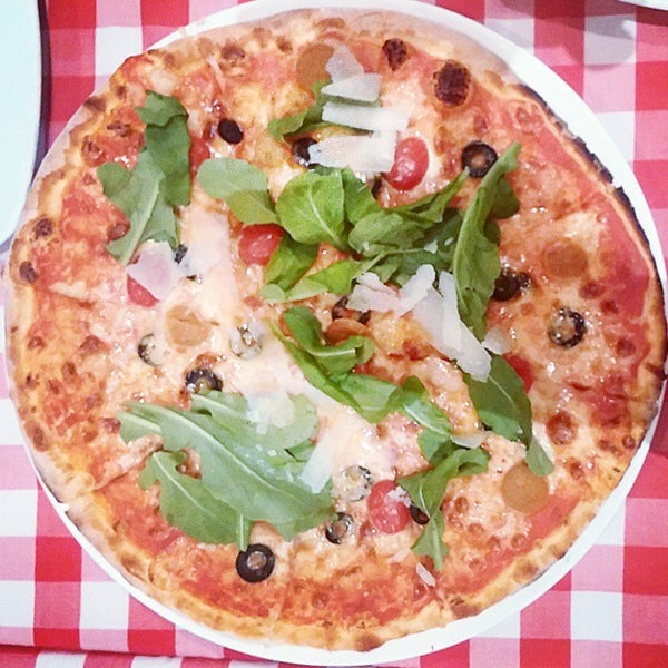 10/13/2014 tarihinde Guntapong B.ziyaretçi tarafından Govinda Italian Restaurant &amp; Pizzeria'de çekilen fotoğraf