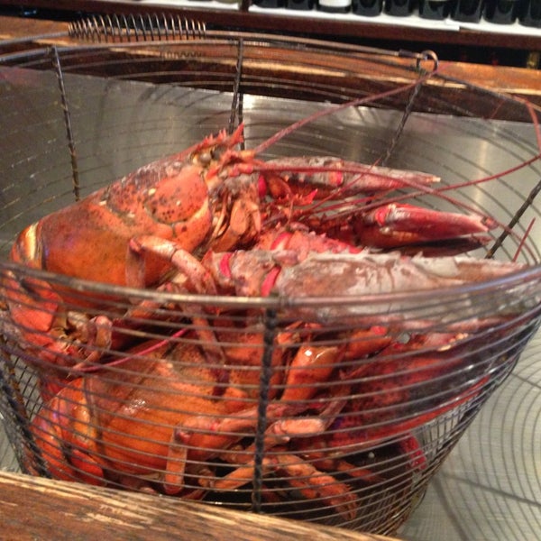 Снимок сделан в Rabia&#39;s Seafood/Oyster Bar &amp; Italian Restaurant пользователем Robert H. 8/10/2013