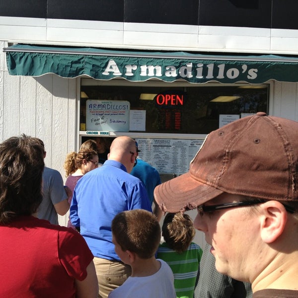 รูปภาพถ่ายที่ Armadillos Ice Cream Shoppe โดย sp u. เมื่อ 6/2/2013