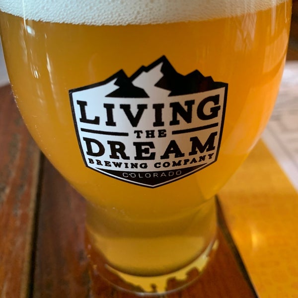 Foto tirada no(a) Living The Dream Brewing por Derek L. em 11/2/2019