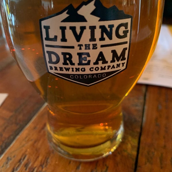 Foto diambil di Living The Dream Brewing oleh Derek L. pada 11/2/2019