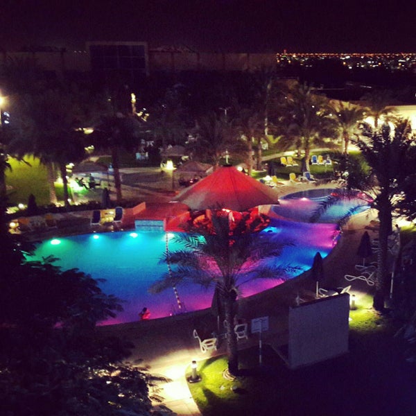 Foto tirada no(a) Mafraq Hotel Abu Dhabi por Ravi D. em 11/9/2014