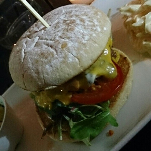 Foto tirada no(a) CA-BA-LU Burger &amp; More por Kerstin em 8/10/2015