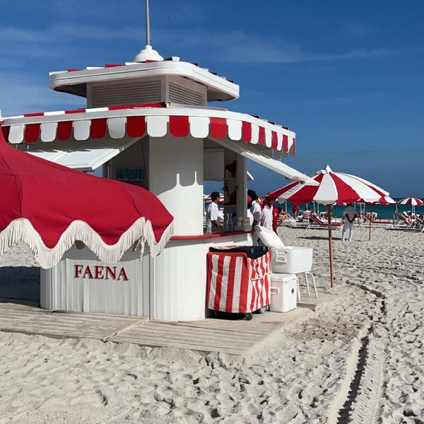 รูปภาพถ่ายที่ Faena Hotel Miami Beach โดย M T เมื่อ 1/12/2024