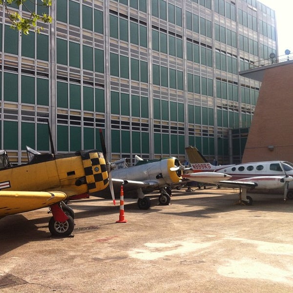 Aviation High School Sunnyside'de Ticaret Okulu