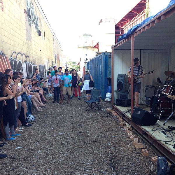 รูปภาพถ่ายที่ North Brooklyn Boat Club โดย Gil L. เมื่อ 8/4/2013
