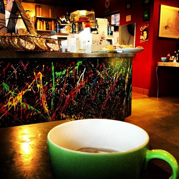 Das Foto wurde bei Soho Tea &amp; Coffee von Ada Y. am 6/30/2013 aufgenommen