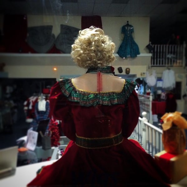 11/23/2014にbrian s.がPierre&#39;s Costumesで撮った写真