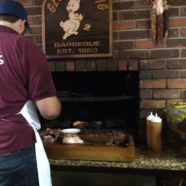 Foto scattata a Georgia Pig Barbecue Restaurant da Will L. il 11/15/2013