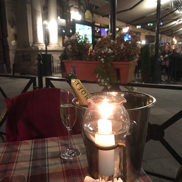 10/12/2019 tarihinde Volodymyr S.ziyaretçi tarafından Dunacorso Restaurant'de çekilen fotoğraf