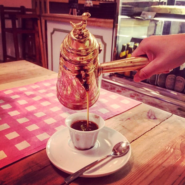 El café turco es de lo mejor, además puedes pedir una canasta para hacer un picnic con vino y otras viandas dejando una credencial
