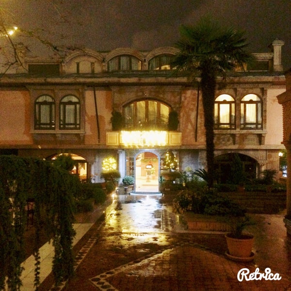 Photo taken at Sultanahmet Sarayı Otel by Smh C. on 12/29/2015