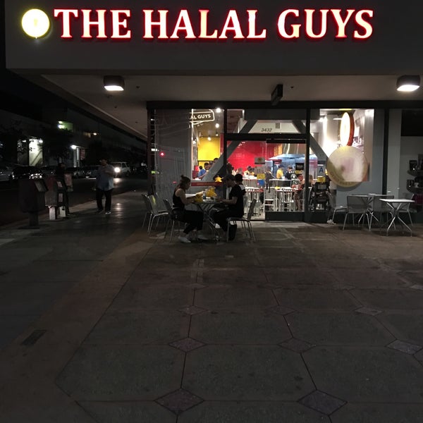 Foto scattata a The Halal Guys da TURKI il 8/21/2016