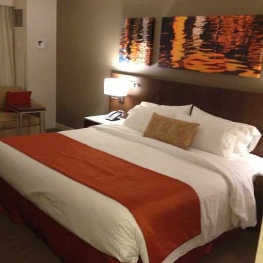 Снимок сделан в Delta Hotels by Marriott Fredericton пользователем Stephane T. 11/13/2012