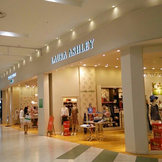 ローラアシュレイ イオンレイクタウン店 6人の訪問者 ローラアシュレイ イオンレイクタウン店 6人の訪問者