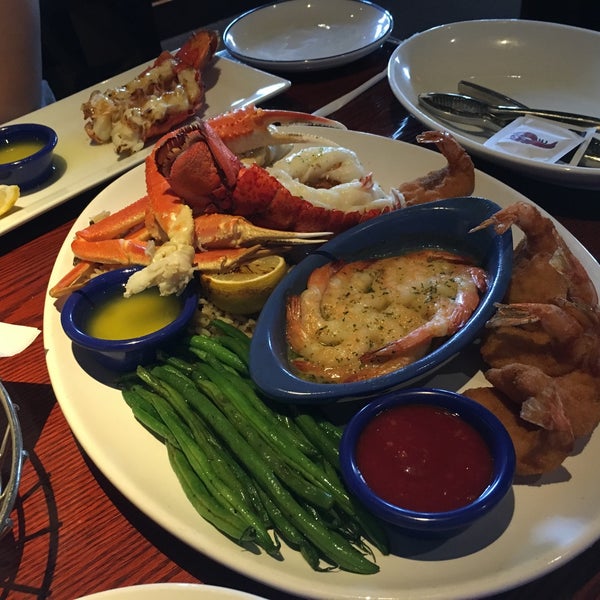 Photo taken at Red Lobster by Slava B. on 9/27/2015