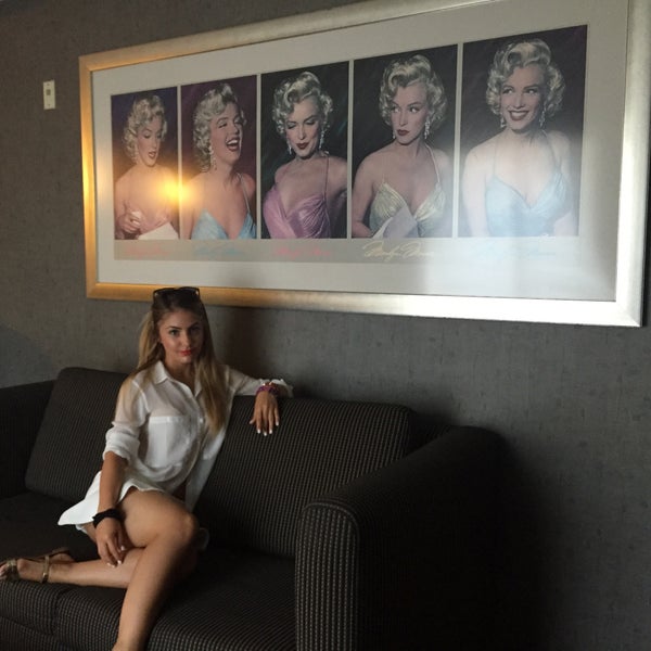 Снимок сделан в Ramada Plaza West Hollywood Hotel and Suites пользователем Alexandra A. 9/1/2015