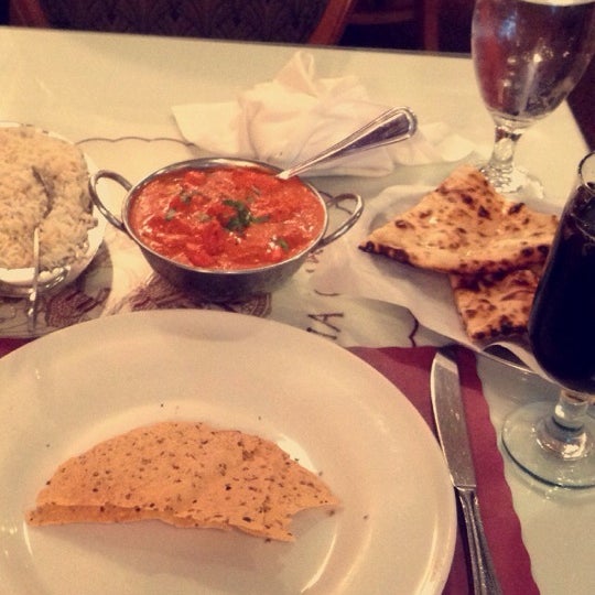 Foto scattata a India Quality Restaurant da Aboody M. il 8/3/2014