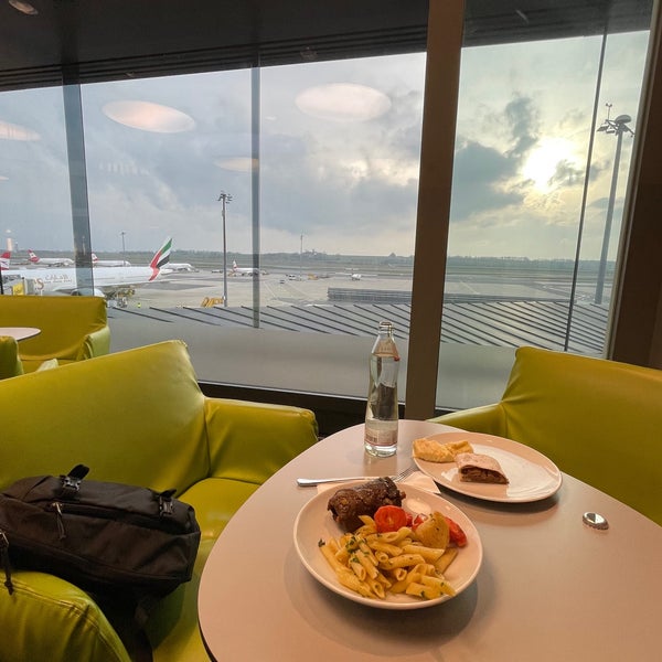 Photo taken at Austrian Airlines Business Lounge | Non-Schengen Area by Bret M. on 11/29/2022