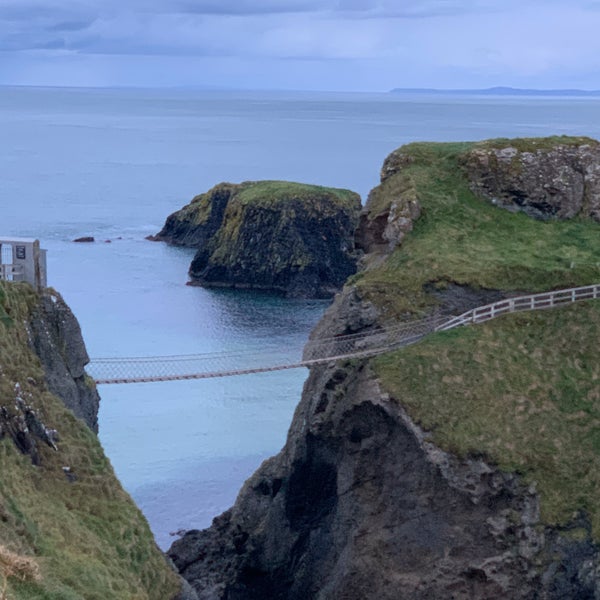 Carrick a rede Rope Bridge an easterly