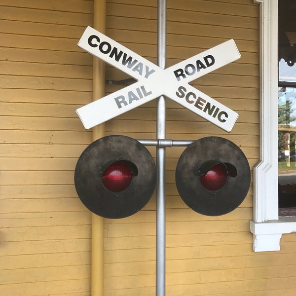 Das Foto wurde bei Conway Scenic Railroad von Chrissy C. am 11/4/2017 aufgenommen