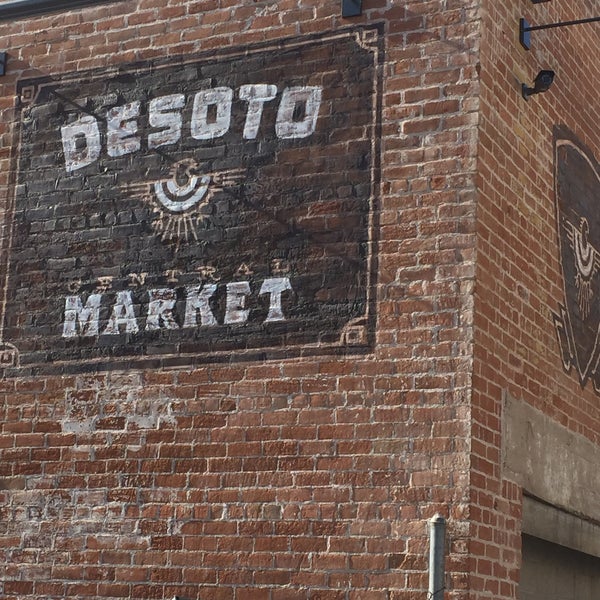 รูปภาพถ่ายที่ DeSoto Central Market โดย Rico L. เมื่อ 8/16/2016
