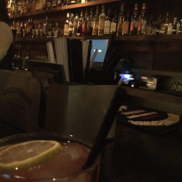 Foto tomada en Rum Bar at The Breadfruit  por Rico L. el 6/27/2015
