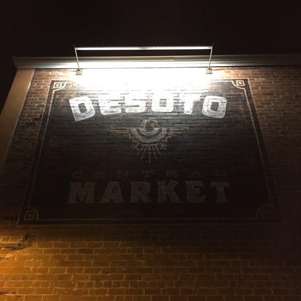 4/11/2016 tarihinde Rico L.ziyaretçi tarafından DeSoto Central Market'de çekilen fotoğraf