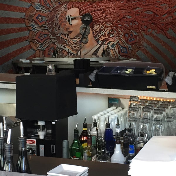 3/27/2016 tarihinde Rico L.ziyaretçi tarafından Squid Ink Sushi Bar'de çekilen fotoğraf