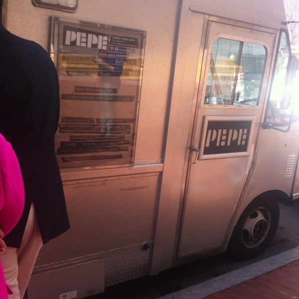 Photo taken at Pepe Food Truck [José Andrés] by Isel A. on 2/27/2013