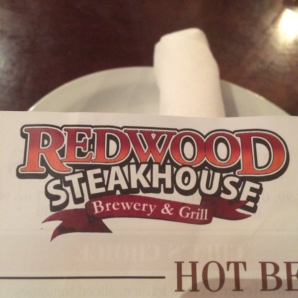 Das Foto wurde bei Redwood Steakhouse &amp; Brewery von Patti L. am 4/30/2015 aufgenommen