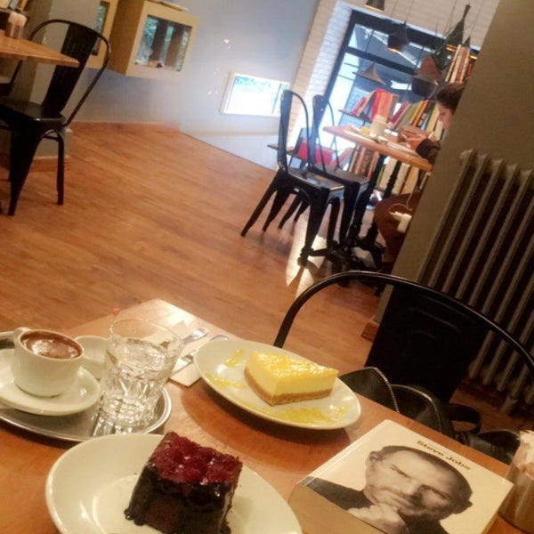 4/5/2017にIlaydaがTasarım Bookshop Cafeで撮った写真