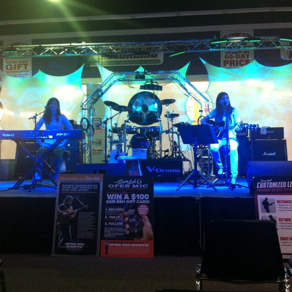 Sam Ash Music Stores San Antonio, TX'da fotoğraflar
