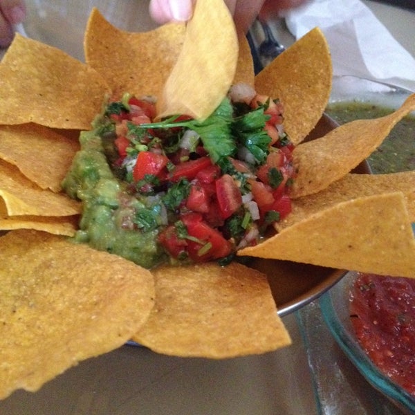 Das Foto wurde bei Estrada&#39;s Restaurant von Rachel L. am 5/26/2014 aufgenommen
